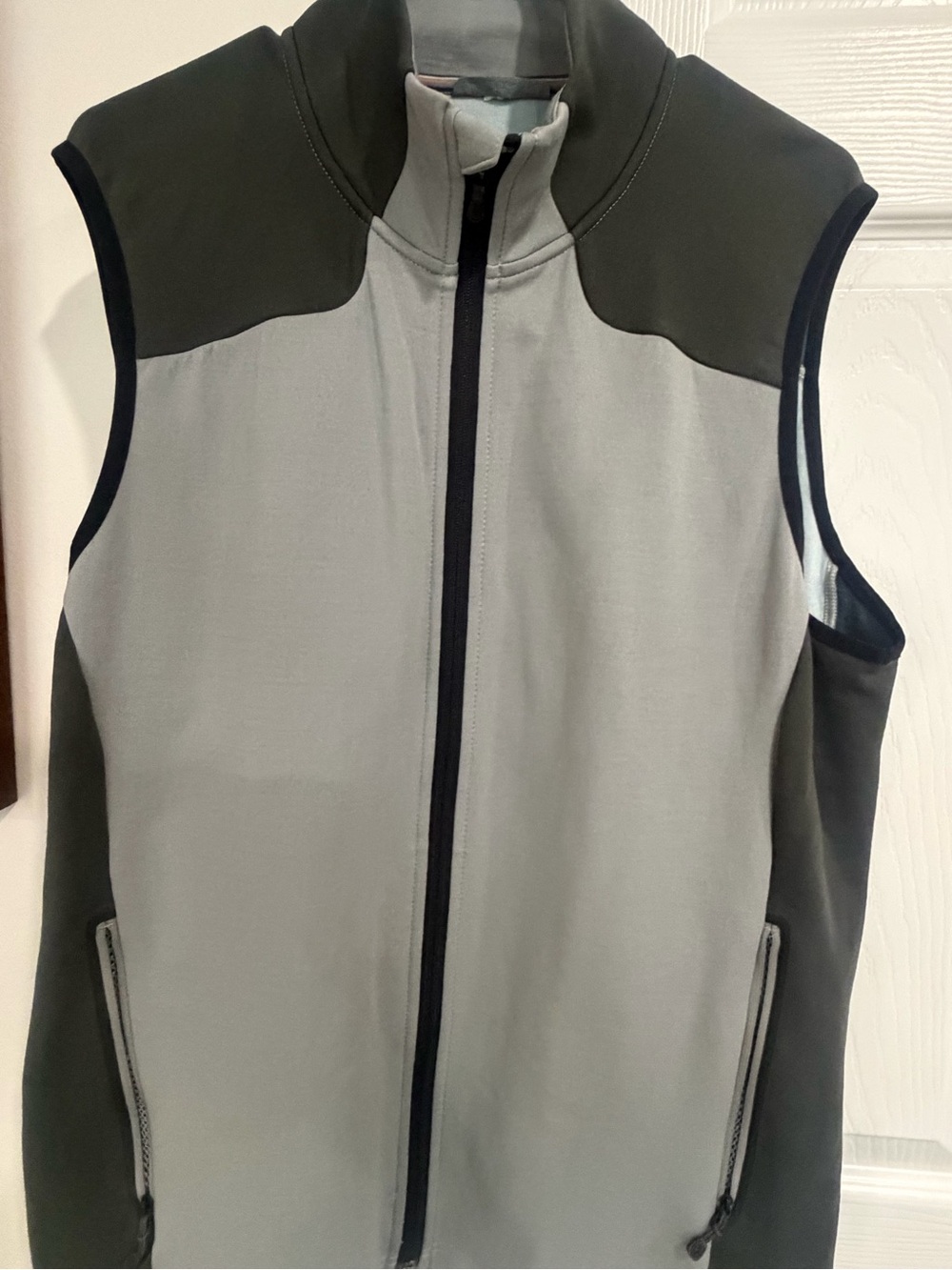 Smartwool Men's Light Gray and Black Softshell Vest